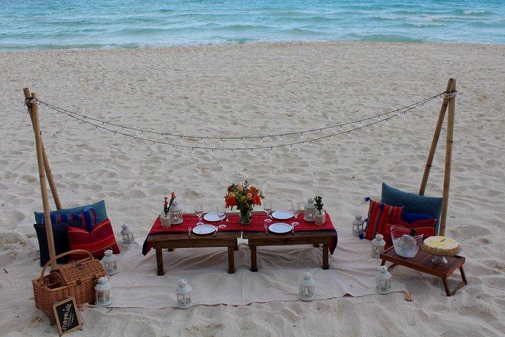 Picnic mexicano en la playa con amigos