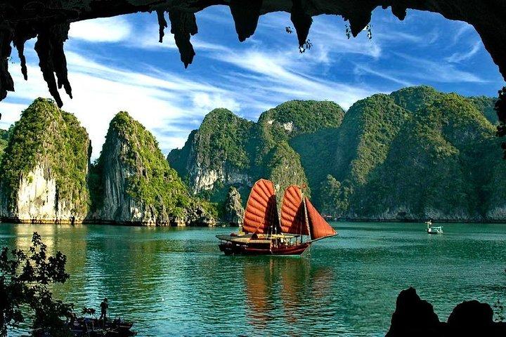 Halong Bay Day Trip 6-timmars kryssningstur [Round-Trip Highway] med lunch, havskajak eller bambubåt (radbåt)