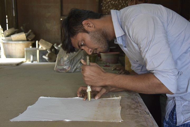 Tour di mezza giornata al mattino: scopri l'architettura tradizionale e l'arte rogan