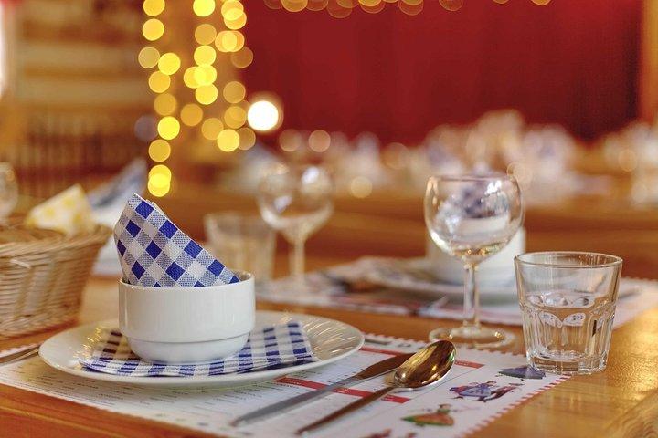 夕食、飲み放題、音楽付きのフォークロアイブニングパーティー