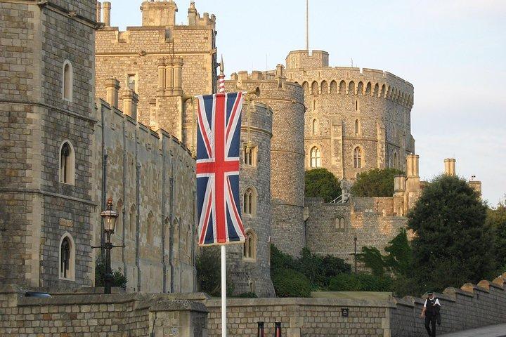 Escale à Windsor depuis LHR: visite privée d'un véhicule de luxe exécutif
