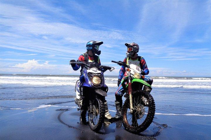 BEGINNER RIDE - 乗り方を学び、砂浜を楽しむ