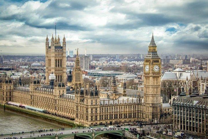 出発送迎：高級バンでロンドンからヒースロー空港 LHR へ