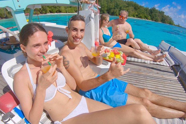 Tour de medio día: Moorea Snorkel y navegación en un catamarán llamado Taboo