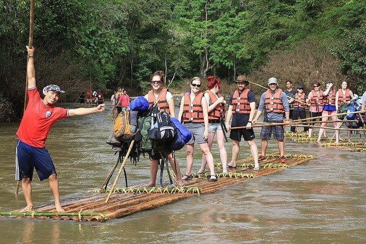 2 DAYS 1NIGHT Huay Nam Dung 国立公園のジャングル トレックに参加