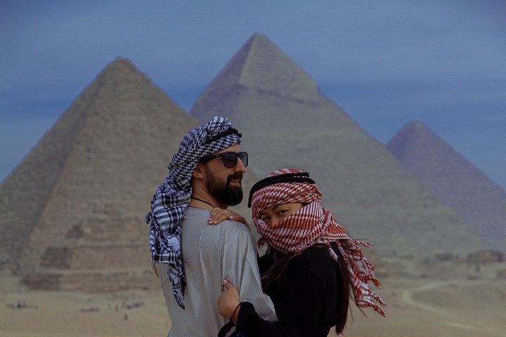 Cairo Layover Tour: Giza Pyramids, Coptic Cairo & Bazaar