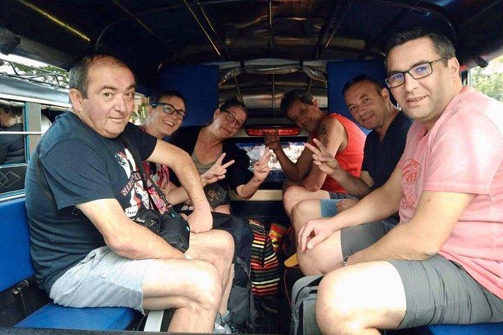 2 DAYS 1NIGHT Huay Nam Dung 国立公園のジャングル トレックに参加