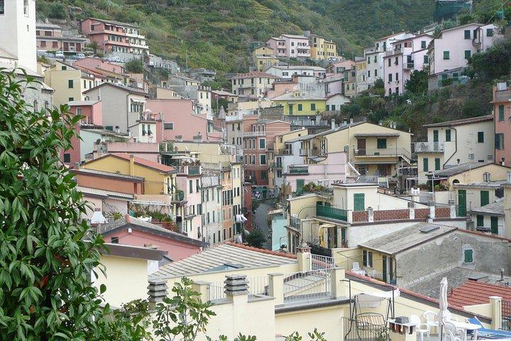 プライベートチンクエ・テッレ日帰り旅行と2つの町を結ぶフェリー