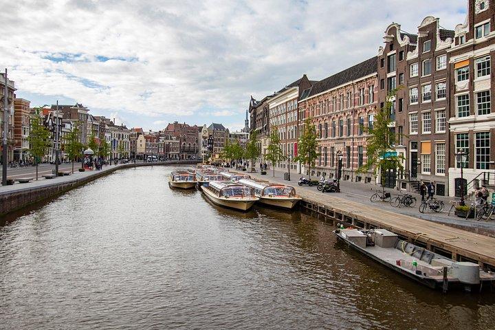 Explore os locais instáveis de Amsterdã com um local