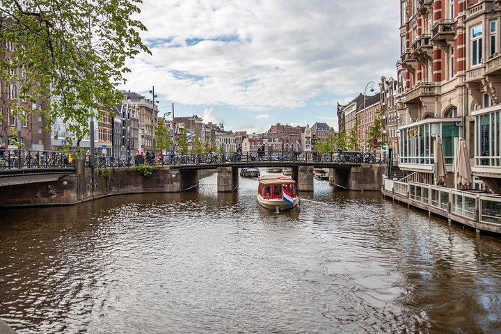 Explore os locais instáveis de Amsterdã com um local