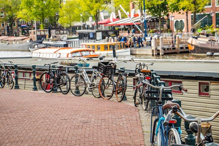 Explore os locais instáveis de Amsterdã com um local