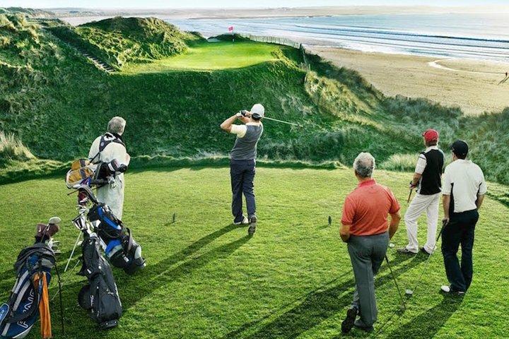 ミニバスは最大15人の乗客のガルウェイアイルランドのグループをレンタル