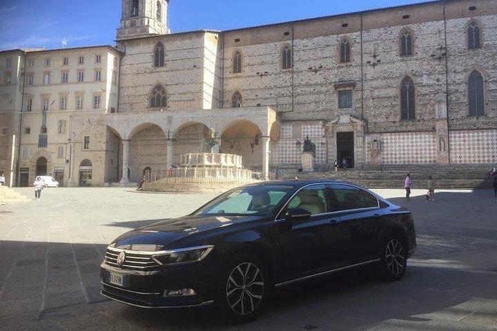 Traslado privado desde la ciudad o el aeropuerto de Roma a la zona de Umbría Asís-Perugia-Orvieto