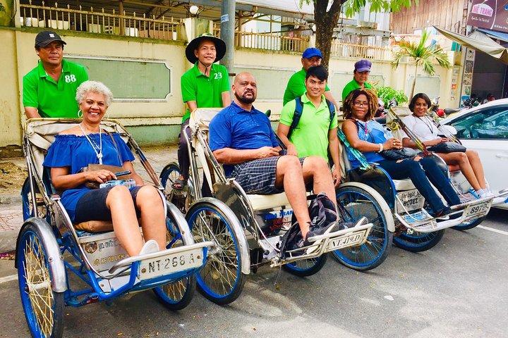 3時間のPedicabナイトツアーには、地元のガイドと一緒に屋台の食べ物が含まれています