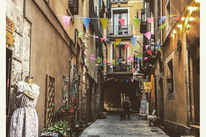 バルセロナのゴシック地区の隠れた物語を解き明かす