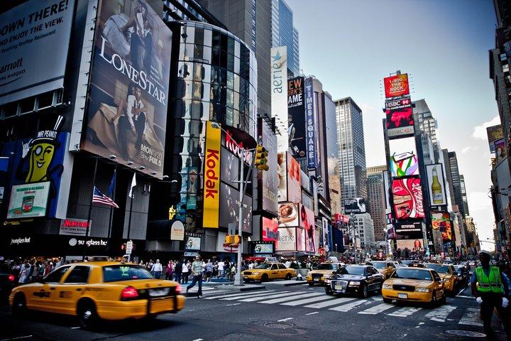 プライベート送迎：セダン車でニューヨークからラガーディア空港 LGA へ
