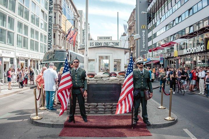 Terezin強制収容所でのプラハからベルリンへのプライベート送迎