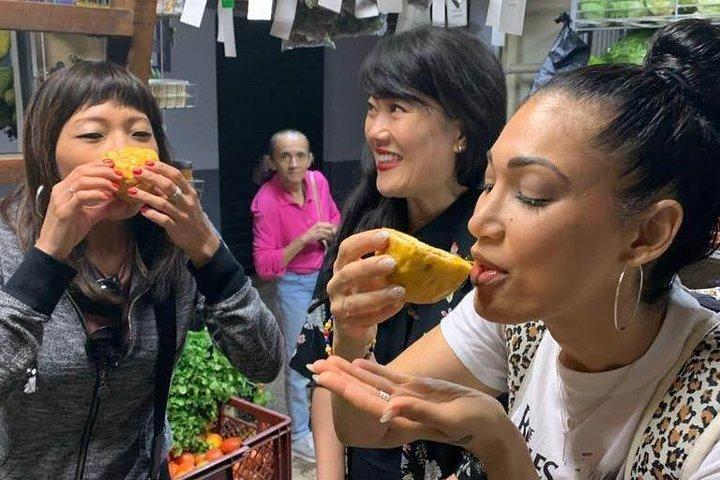 Walking tour, cable car & fruit tasting