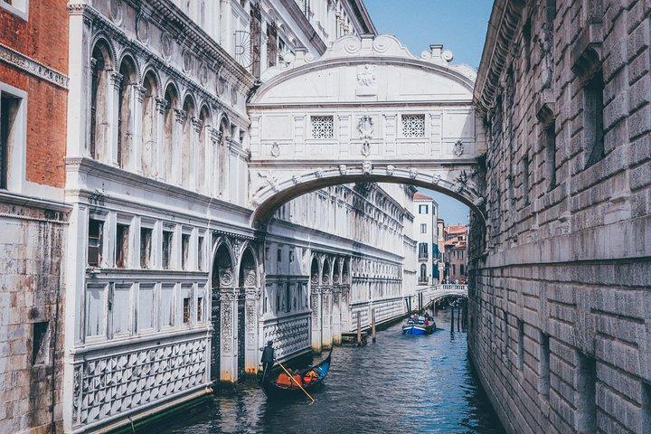Explore os pontos instáveis de Veneza com um local