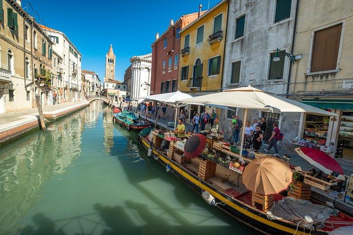 Explore os pontos instáveis de Veneza com um local