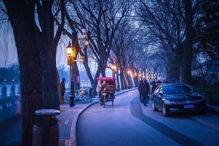 Beijing Private Night Tour: Shichahai, Houhai Hutong Walking + Peking Duck Dinner