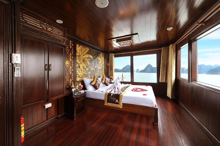Renea Cruises Piccola barca a Bai Tu Long e Halong Bay
