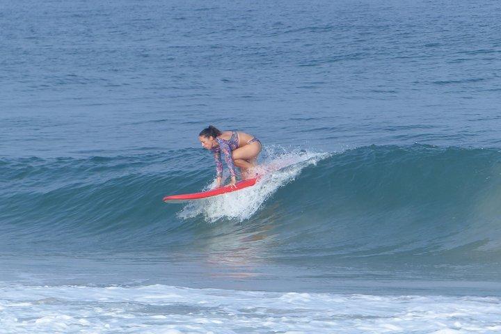 Professionele surflessen in het hart van Tel Aviv