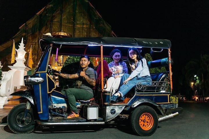 Hjertet af Chiang Mai City Tour af Tuk Tuk: Dag eller nat oplevelse