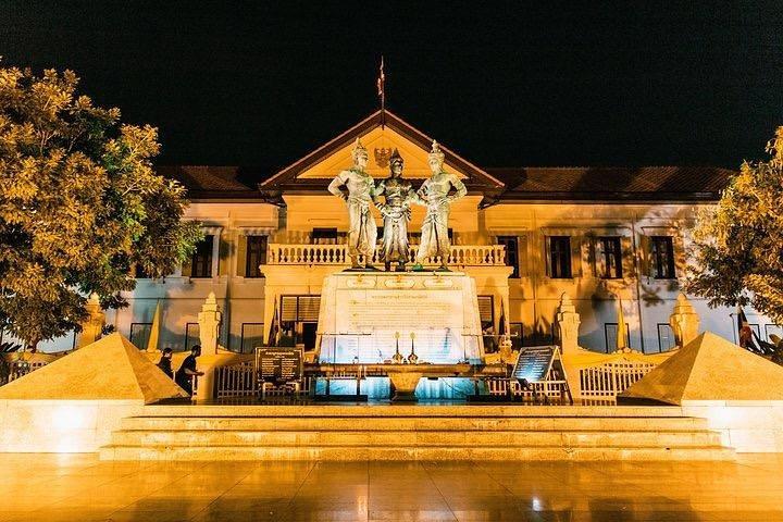 Hjertet af Chiang Mai City Tour af Tuk Tuk: Dag eller nat oplevelse