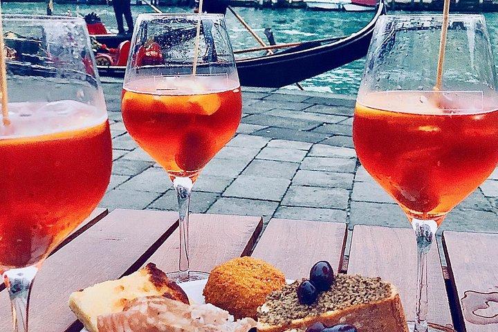 Venice: Private Aperitif & Cicchetti tasting and walking tour