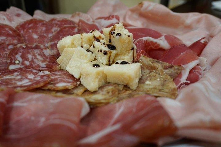 Kleine Gruppe Bologna Food Tour – Lokales Essen & Markterlebnis