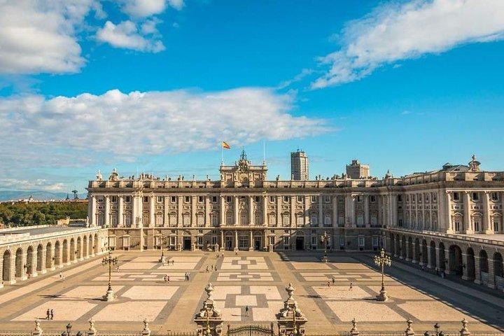 Traslado de Llegada : Aeropuerto de Madrid MAD a Madrid en Furgoneta de Lujo