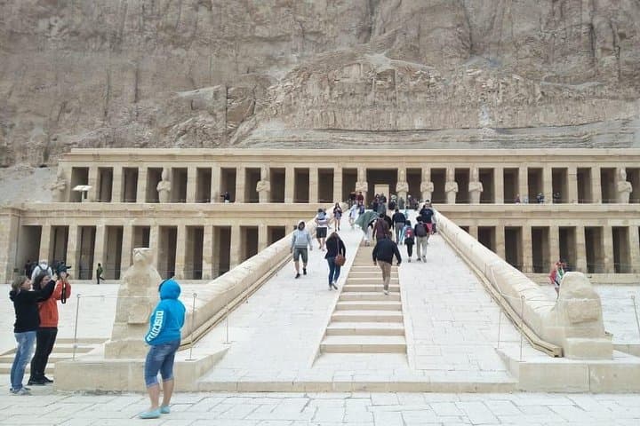 Luxor west bank guided private tour valley of the kings and Hatshepsut Temple