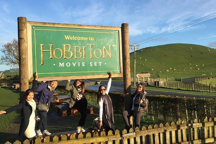 Hobbiton & Rotorua Small Group Tour including Te Puia from Auckland