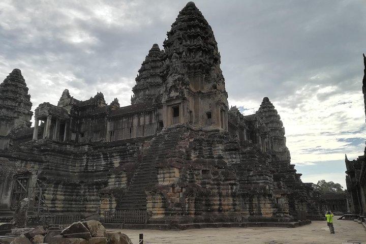 Angkor Wat Sunrise TukTuk Tour