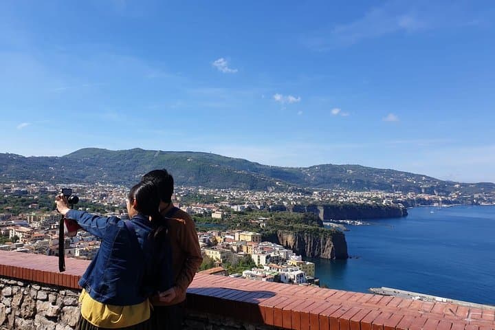 Private transfer from Naples to Sorrento with stop in Pompeii