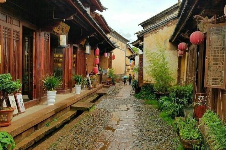 2-Days Private tour of Tiger Leaping Gorge,Shaxi and Shibaoshan from Lijiang