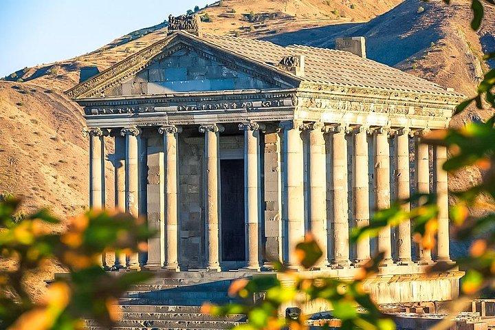Excursão em grupo | Garni Temple, Geghard Monastery, Lavash Baking Masterclass