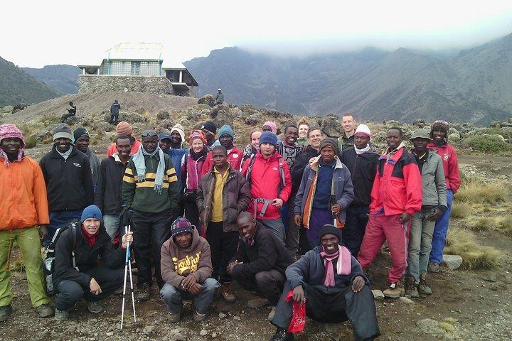 Lemosho-rutten anses vara den mest natursköna leden på Kilimanjaro, vilket ger...