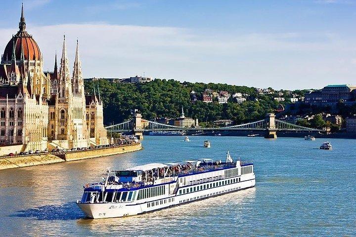 Private Budapest Stadtrundfahrt mit Donaukreuzfahrt und Transfer