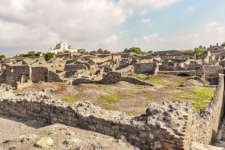 Transfer from Rome to Naples with stop 2 hours at Pompeii excavations