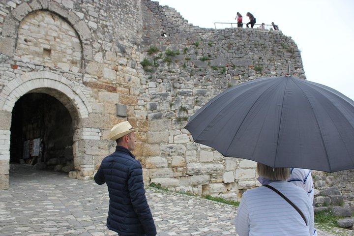 ティラナからベラトへの日帰り旅行 - 歴史散策