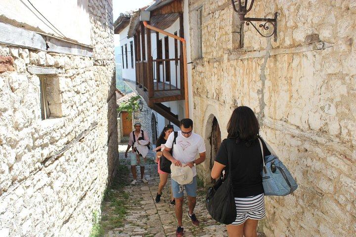 ティラナからベラトへの日帰り旅行 - 歴史散策