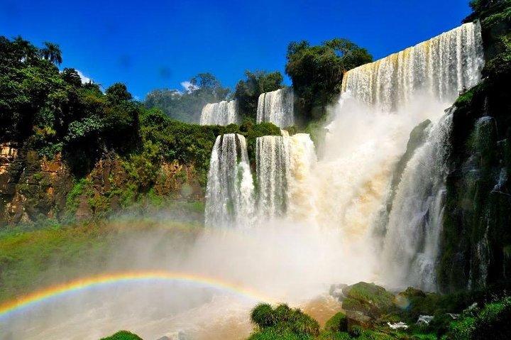 Enjoy the Iguazu falls and the "Devil's throat" from the argentine side
