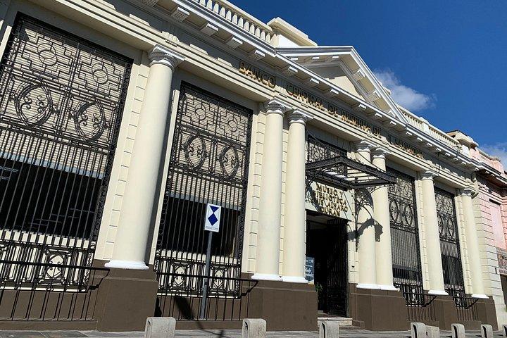 サン サルバドル探訪 : 歴史地区、地元の市場、火山