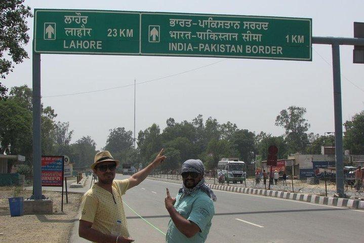 Tour privato di Full Day Golden Temple e Wagah Border con pranzo Punjabi
