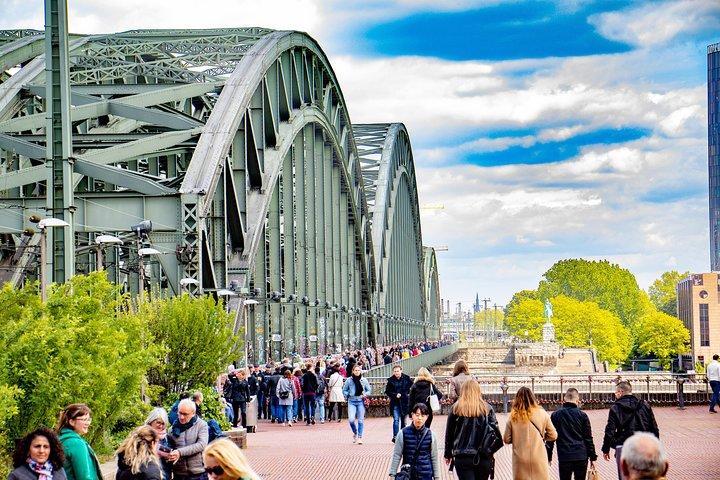 Explorez Cologne en 60 minutes avec un local