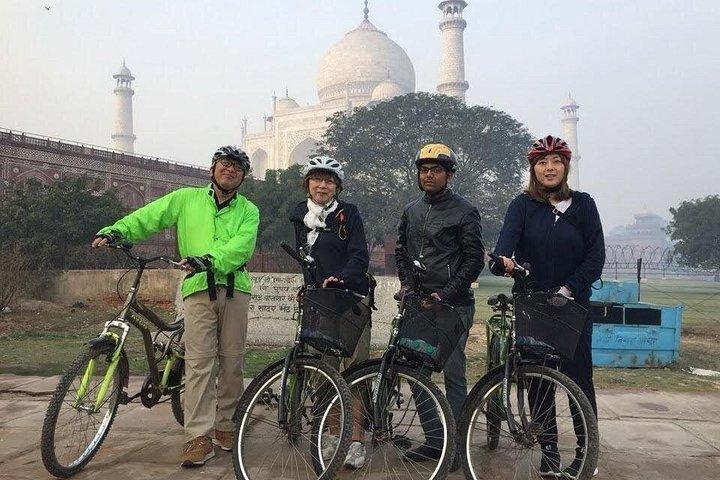 自転車またはトゥクトゥクでのアグラ市内ローカルツアー
