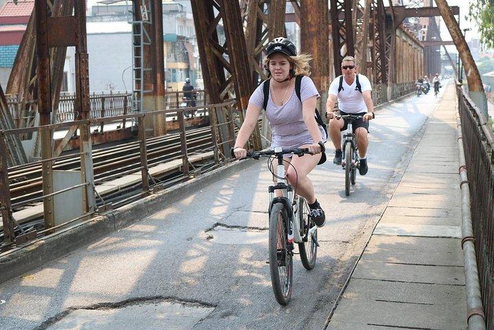 レッド リバー デルタと農村を探索する 1 日自転車ツアー