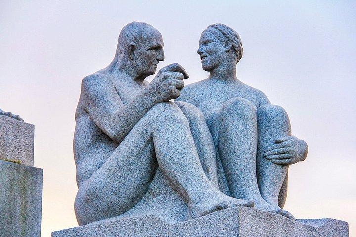 ヴィゲランの彫刻公園で、地元の人と人間の形態の究極の研究